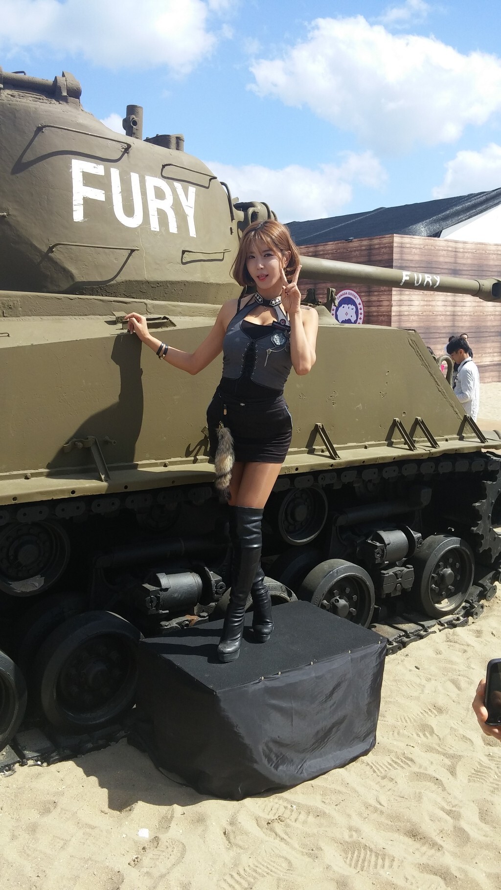 韩国顶级Showgirl许允美 釜山坦克世界 1